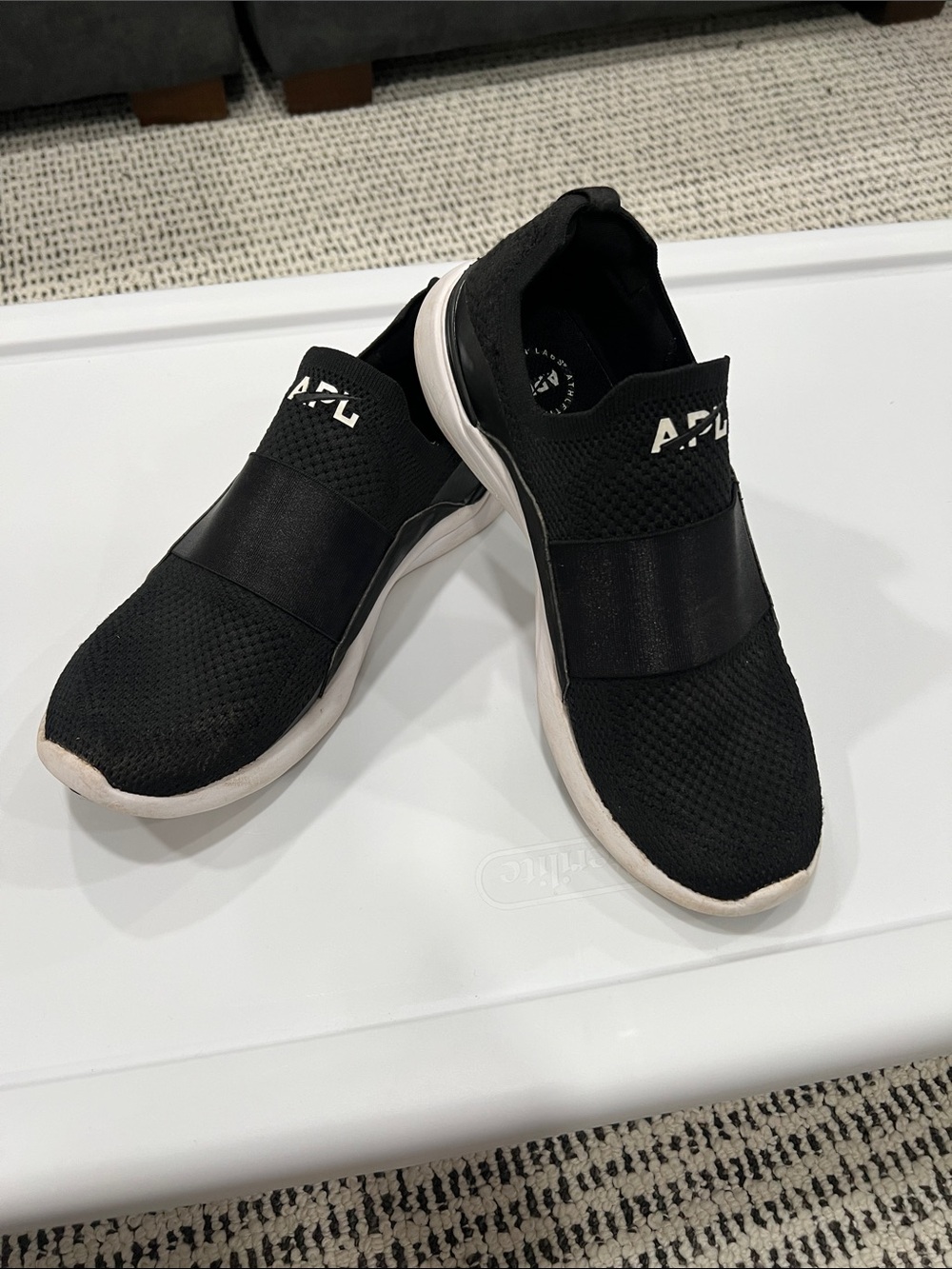 APL Slip-On Knit Runner in Black and White